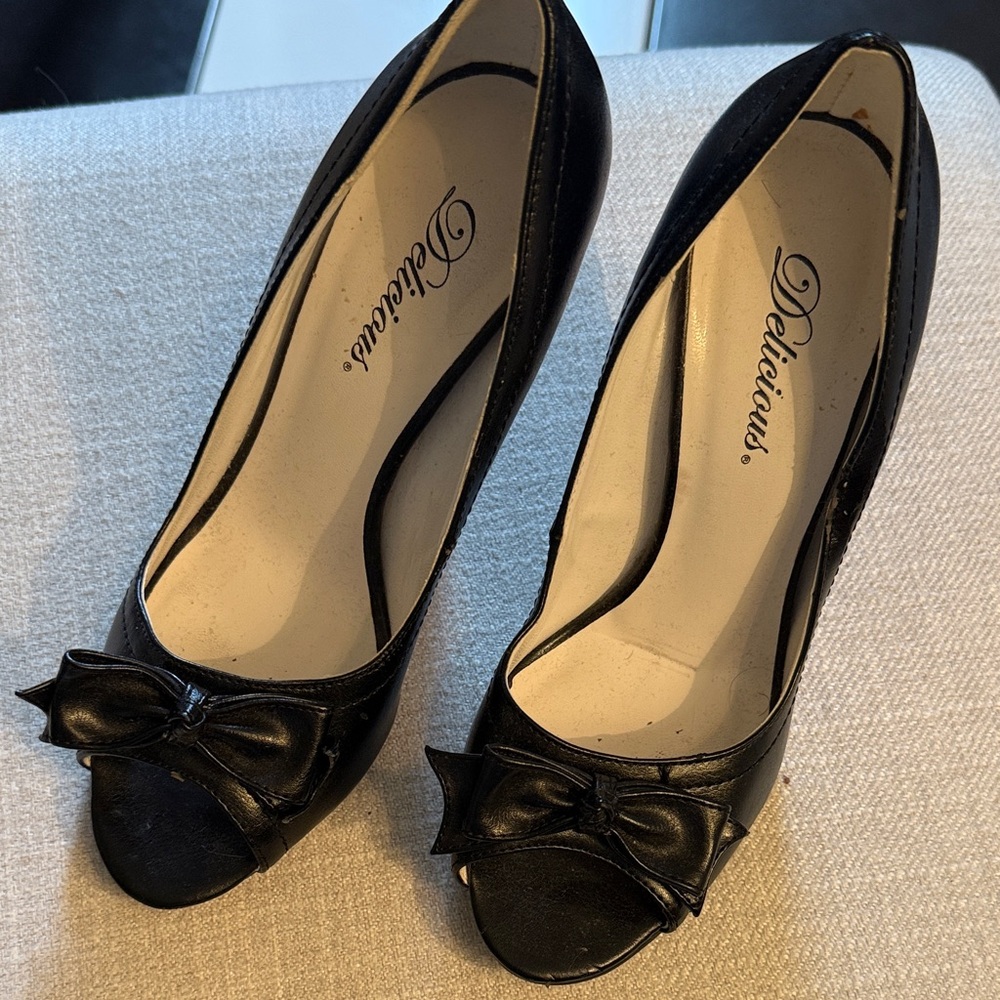 Delicious Black Bow Peep Toe Heels size 7
